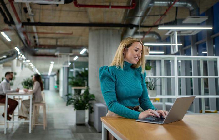 Should Every Employee Have Their Own Desk? by Tridyum Interiors